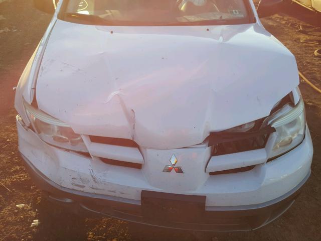 JA4LZ31F46U051861 - 2006 MITSUBISHI OUTLANDER WHITE photo 7