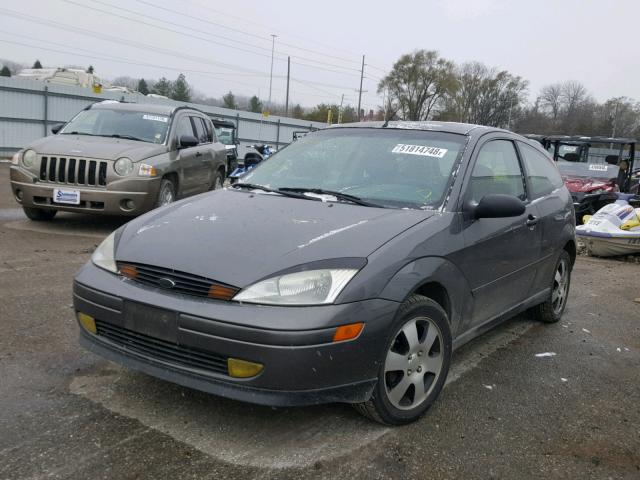 3FAFP31371R247751 - 2001 FORD FOCUS ZX3 GRAY photo 2