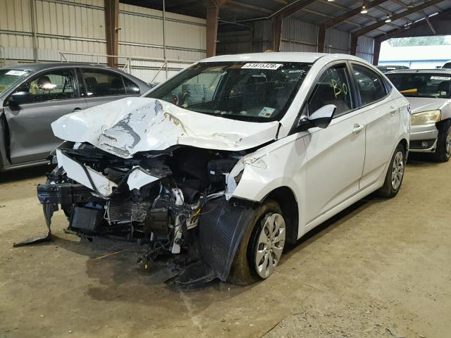 KMHCT4AEXGU081562 - 2016 HYUNDAI ACCENT SE WHITE photo 2