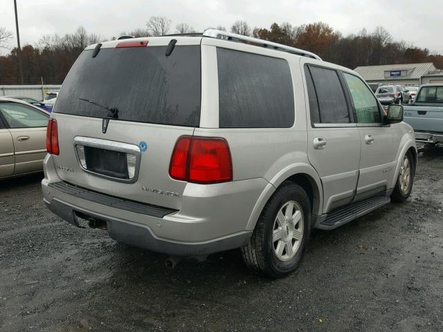 5LMFU28R33LJ35854 - 2003 LINCOLN NAVIGATOR Күміс фото 4