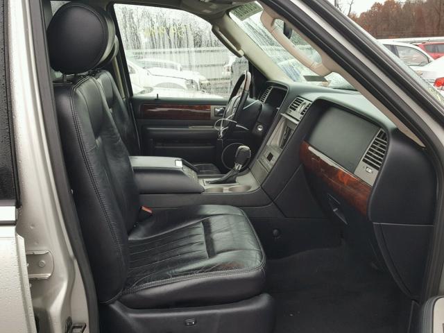 5LMFU28R33LJ35854 - 2003 LINCOLN NAVIGATOR Күміс фото 5