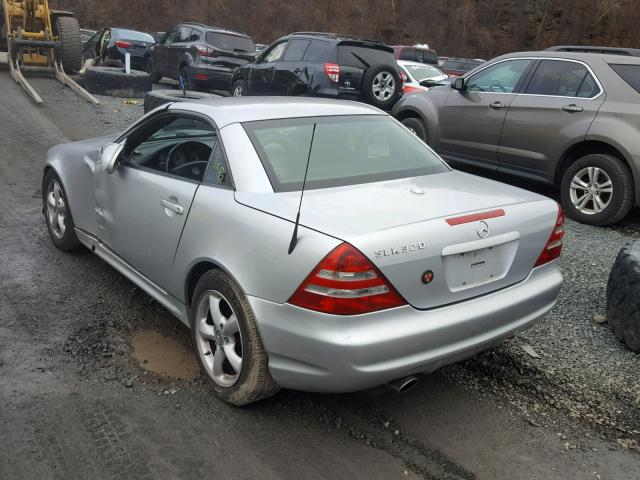 WDBKK65F22F264256 - 2002 MERCEDES-BENZ SLK 320 SILVER photo 3