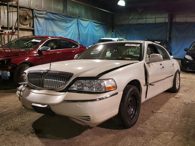 1LNHM83W44Y659708 - 2004 LINCOLN TOWN CAR U CREAM photo 2