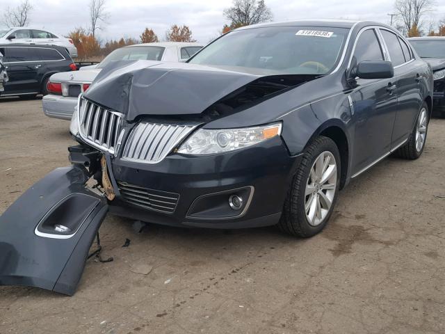 1LNHL9DR1AG612851 - 2010 LINCOLN MKS GREEN photo 2