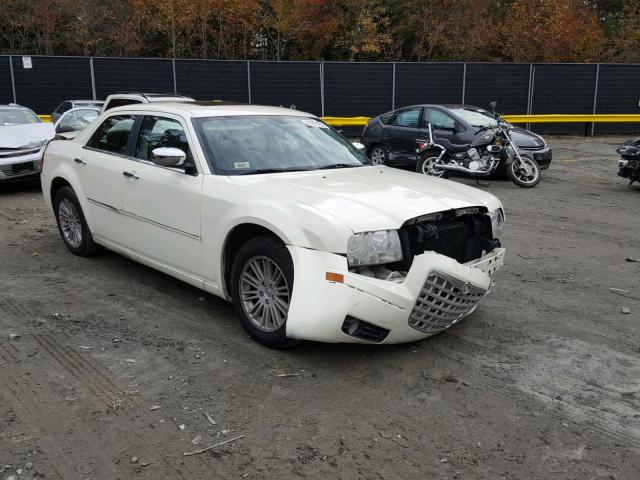 2C3CA5CV3AH125719 - 2010 CHRYSLER 300 TOURIN WHITE photo 1