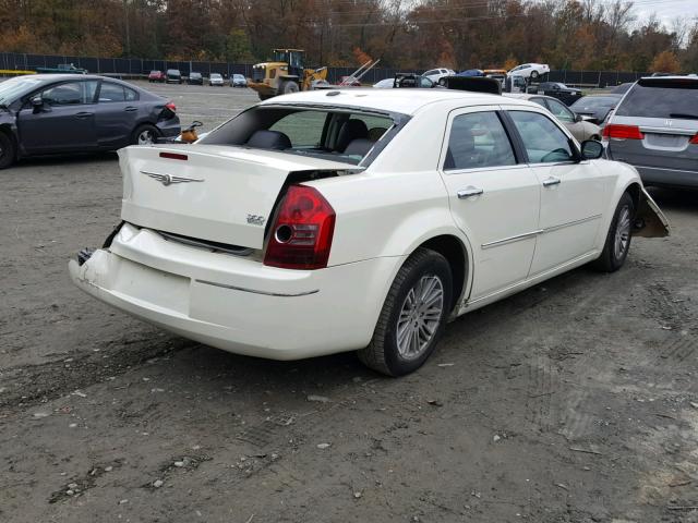 2C3CA5CV3AH125719 - 2010 CHRYSLER 300 TOURIN WHITE photo 4