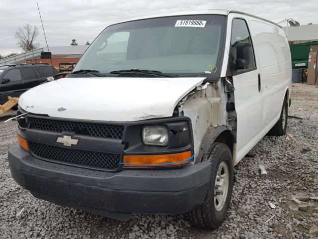 1GCFG15X681191558 - 2008 CHEVROLET EXPRESS G1 WHITE photo 2