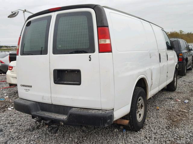 1GCFG15X681191558 - 2008 CHEVROLET EXPRESS G1 WHITE photo 4