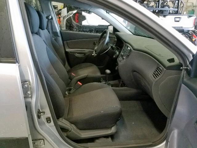 KNADE123966135366 - 2006 KIA RIO SILVER photo 5