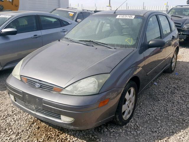 3FAFP373X2R117150 - 2002 FORD FOCUS ZX5 GRAY photo 2