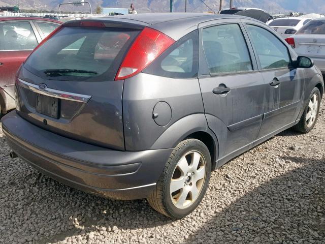 3FAFP373X2R117150 - 2002 FORD FOCUS ZX5 GRAY photo 4