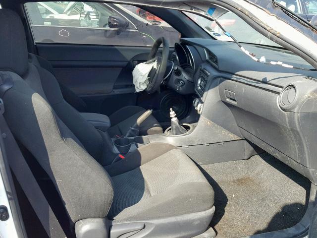 JTKJF5C74B3016298 - 2011 TOYOTA SCION TC თეთრი ფოტო 5