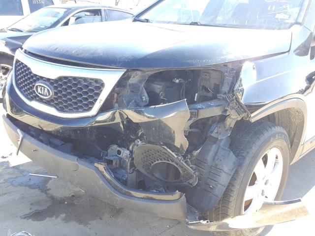 5XYKT4A13BG104400 - 2011 KIA SORENTO BA BLACK photo 9