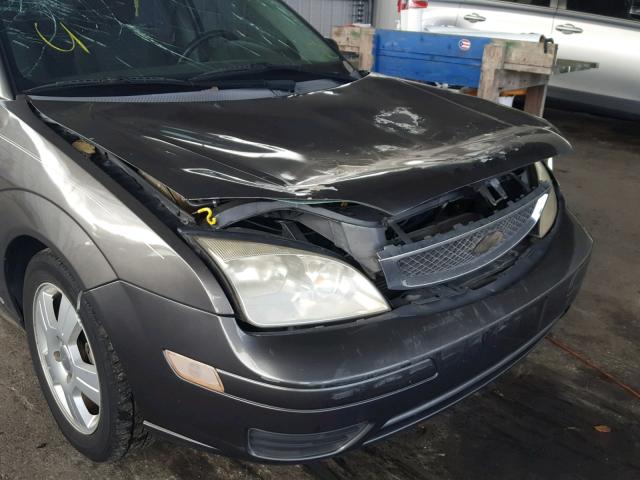 1FAFP34N25W134337 - 2005 FORD FOCUS ZX4 GRAY photo 9