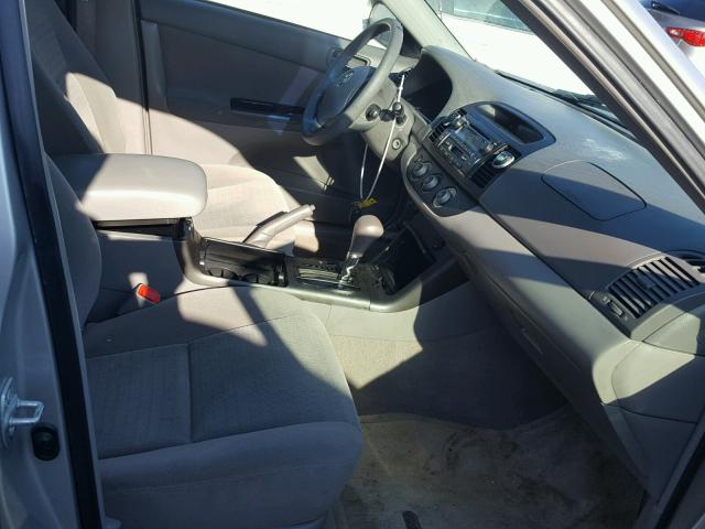 4T1BE32K95U413752 - 2005 TOYOTA CAMRY LE Gümüş foto 5