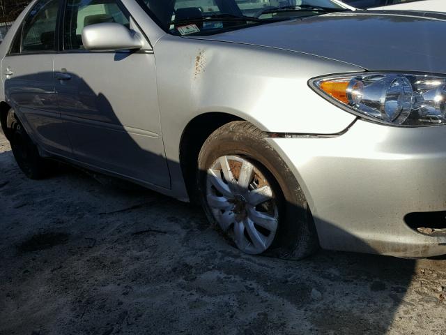 4T1BE32K95U413752 - 2005 TOYOTA CAMRY LE Gümüş foto 9