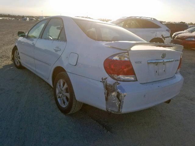 4T1BE30K35U381321 - 2005 TOYOTA CAMRY LE WHITE photo 3