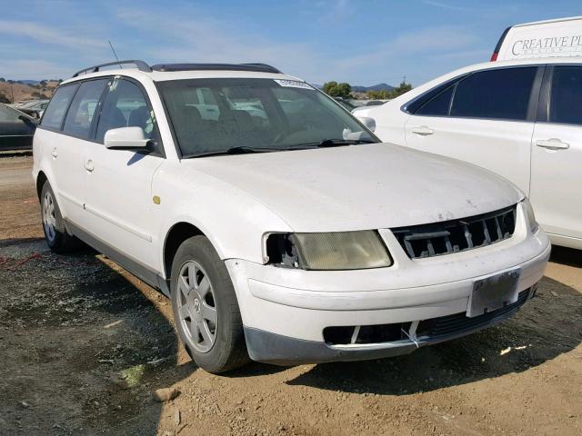 WVWNA23B9YE130028 - 2000 VOLKSWAGEN PASSAT GLS WHITE photo 1