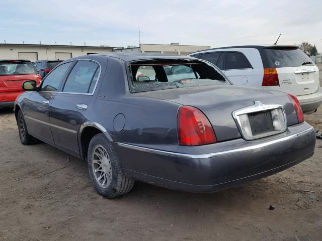 1LNHM82W9YY818861 - 2000 LINCOLN TOWN CAR S GRAY photo 3