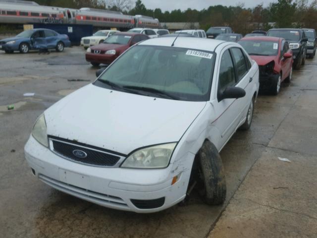 1FAFP34N97W122964 - 2007 FORD FOCUS ZX4 WHITE photo 2