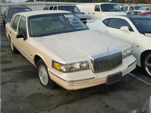 1LNLM83W4VY687360 - 1997 LINCOLN TOWN CAR C CREAM photo 1