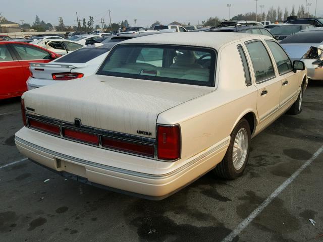 1LNLM83W4VY687360 - 1997 LINCOLN TOWN CAR C CREAM photo 4