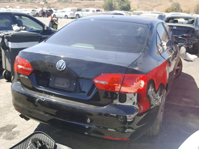 3VW2K7AJ0DM382114 - 2013 VOLKSWAGEN JETTA BASE Սև լուսանկար 4