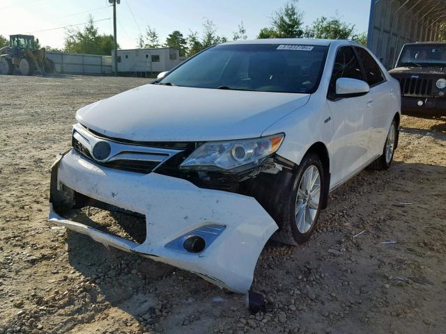 4T1BD1FK9EU113663 - 2014 TOYOTA CAMRY HYBR WHITE photo 2