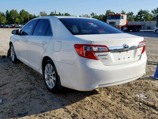 4T1BD1FK9EU113663 - 2014 TOYOTA CAMRY HYBR WHITE photo 3