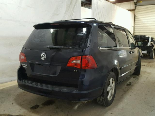 2V4RW3DG4BR717742 - 2011 VOLKSWAGEN ROUTAN SE BLUE photo 4