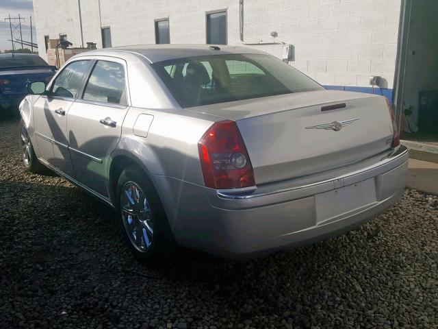 2C3CA3CV7AH221549 - 2010 CHRYSLER 300 LIMITE SILVER photo 3