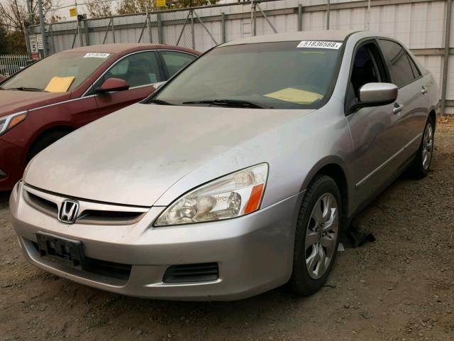 JHMCM561X6C001970 - 2006 HONDA ACCORD VAL SILVER photo 2