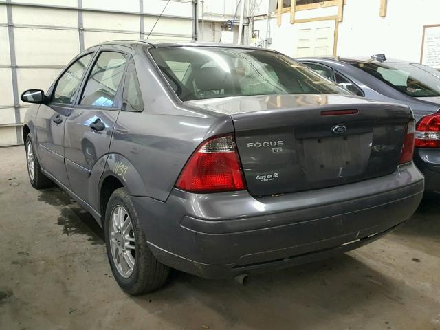 1FAFP34N07W258979 - 2007 FORD FOCUS ZX4 GRAY photo 3