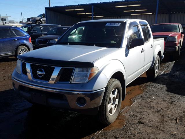 1N6AD07W67C413081 - 2007 NISSAN FRONTIER C SILVER photo 2