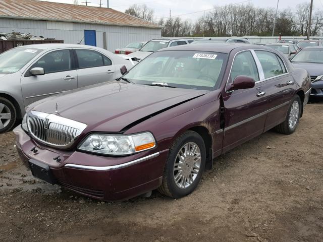 1LNHM83W56Y628163 - 2006 LINCOLN TOWN CAR D BURGUNDY photo 2