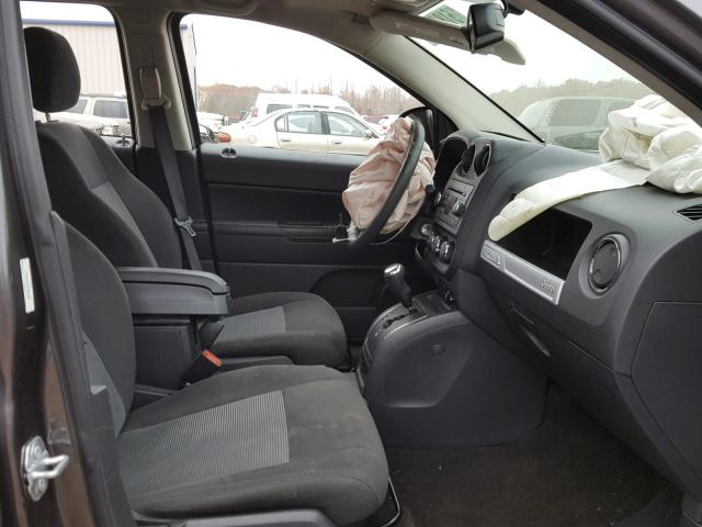 1C4NJCBAXGD811849 - 2016 JEEP COMPASS SP 棕色 照片 5