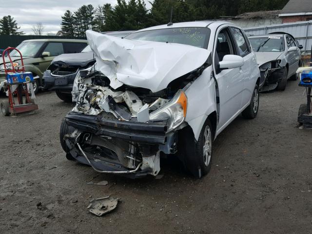 KL1TD6DE8BB229311 - 2011 CHEVROLET AVEO LS WHITE photo 2