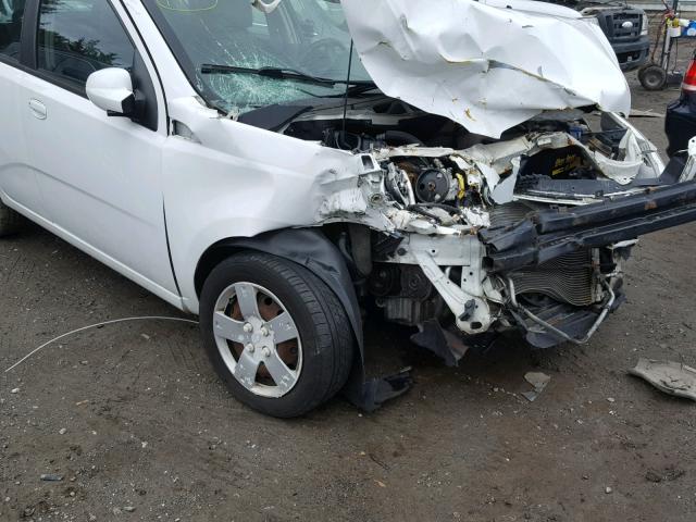 KL1TD6DE8BB229311 - 2011 CHEVROLET AVEO LS WHITE photo 9