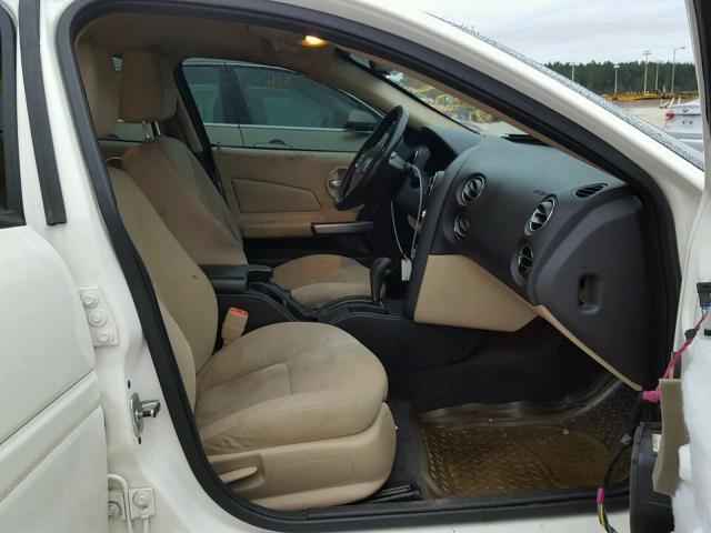 2G2WP552381105570 - 2008 PONTIAC GRAND PRIX WHITE photo 5