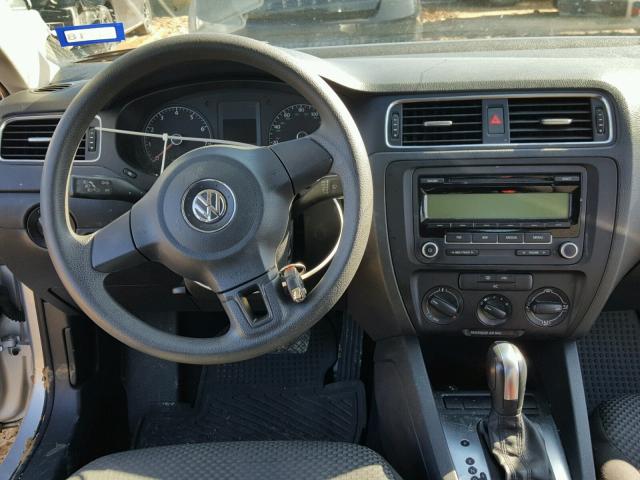 3VW2K7AJ1BM051054 - 2011 VOLKSWAGEN JETTA BASE SILVER photo 9