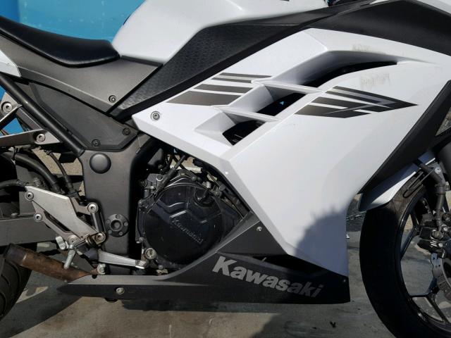 JKAEX8A16HDA31455 - 2017 KAWASAKI EX300 A WHITE photo 7