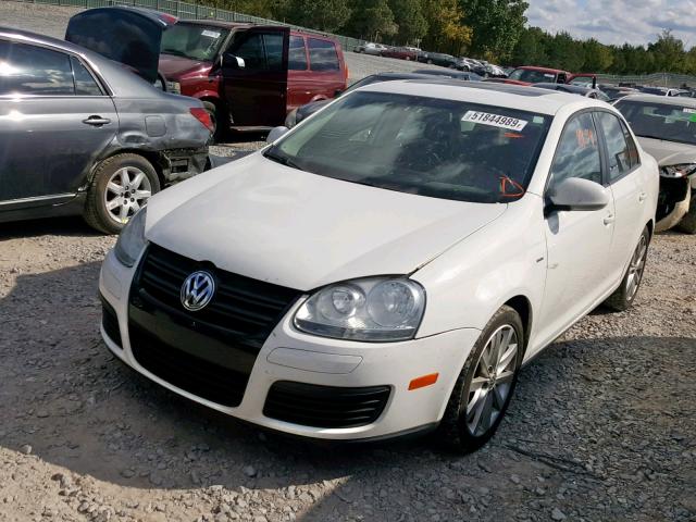 3VWRA7AJ1AM021181 - 2010 VOLKSWAGEN JETTA WOLF WHITE photo 2