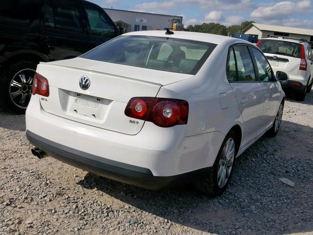 3VWRA7AJ1AM021181 - 2010 VOLKSWAGEN JETTA WOLF WHITE photo 4