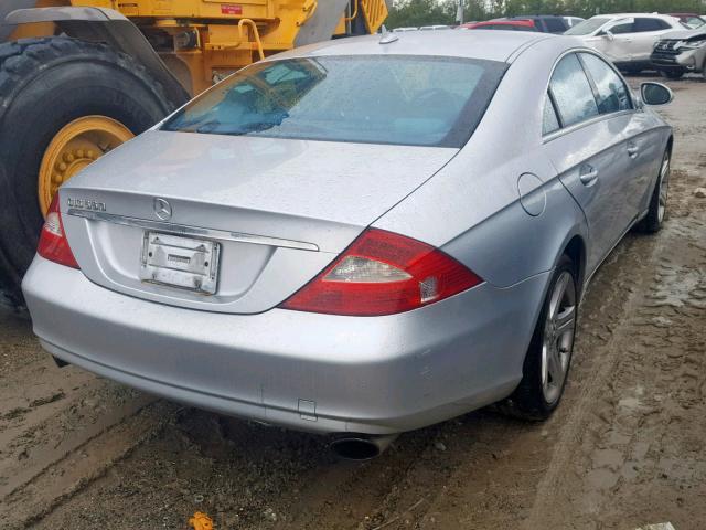 WDDDJ72X67A086930 - 2007 MERCEDES-BENZ CLS 550 SILVER photo 4