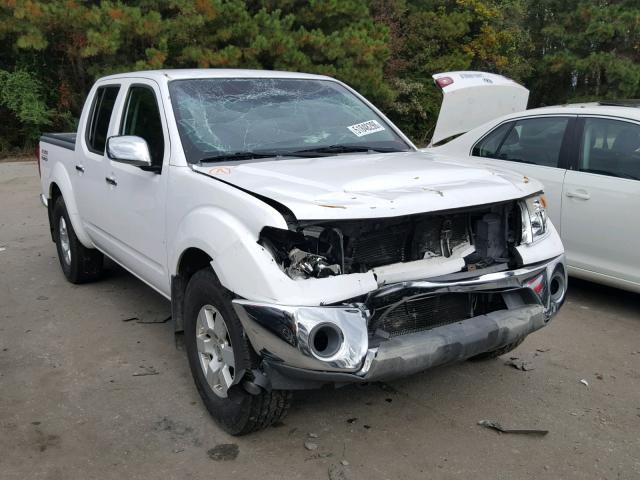 1N6AD07U67C465406 - 2007 NISSAN FRONTIER C WHITE photo 1