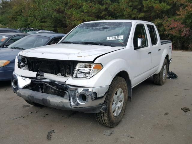 1N6AD07U67C465406 - 2007 NISSAN FRONTIER C WHITE photo 2