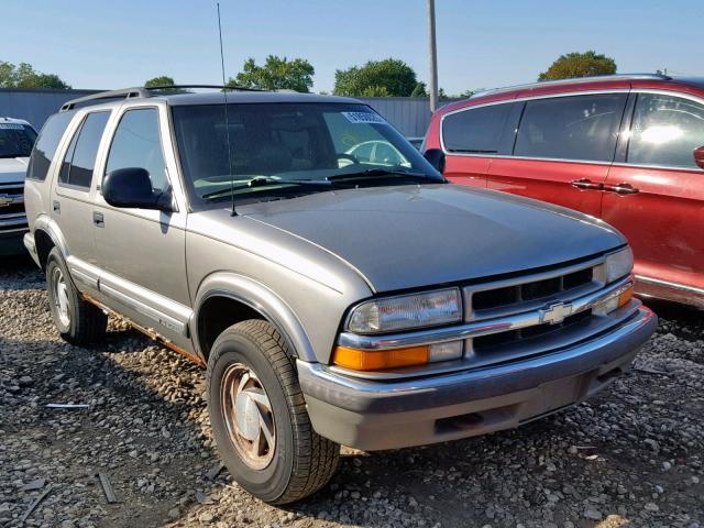 1GNDT13W7W2294905 - 1998 CHEVROLET BLAZER GRAY photo 1