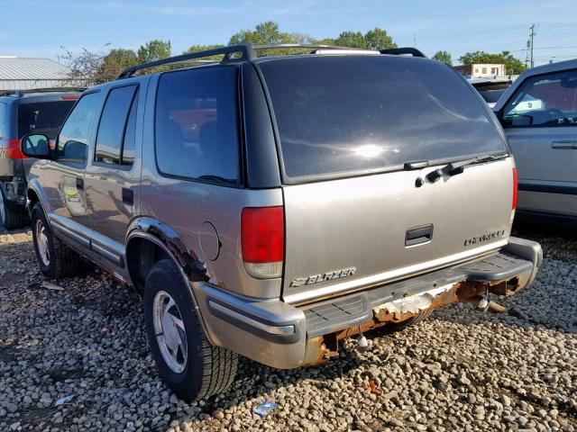 1GNDT13W7W2294905 - 1998 CHEVROLET BLAZER GRAY photo 3