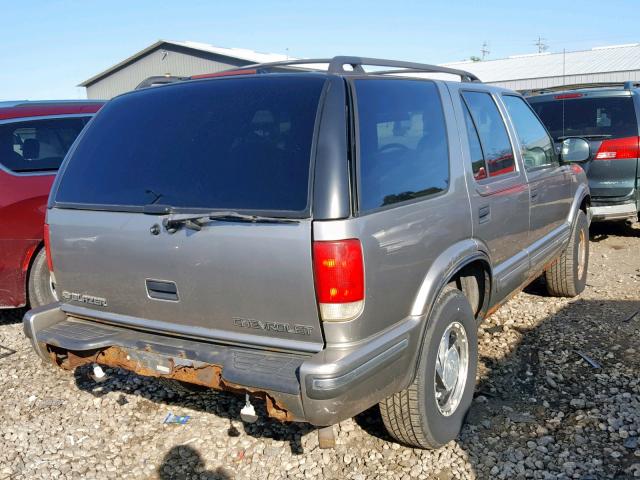 1GNDT13W7W2294905 - 1998 CHEVROLET BLAZER GRAY photo 4