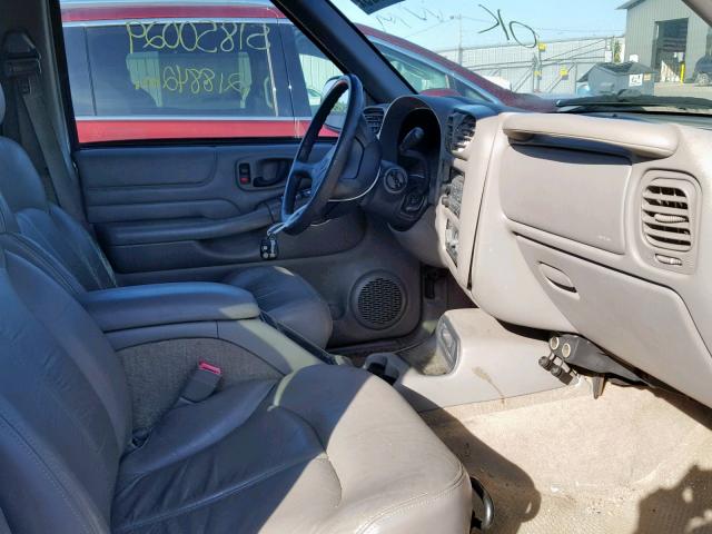 1GNDT13W7W2294905 - 1998 CHEVROLET BLAZER GRAY photo 5